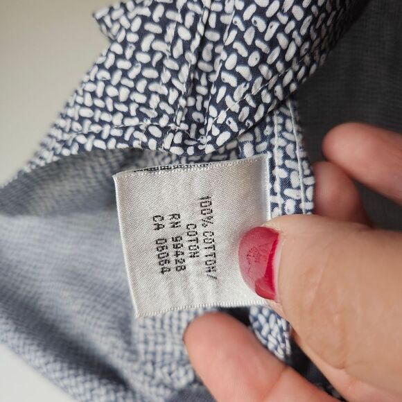 Bugatchi shaped fit button down, geometric design, navy, size medium - Picture 7 of 7